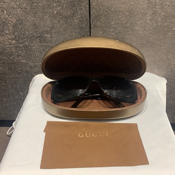 Authentic Gucci Sunglasses with cover - Picture 7 of 8